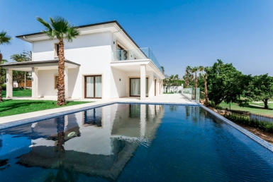 Ville di 1023 m2 con piscine a sfioro e giardino tropicale a Marbella