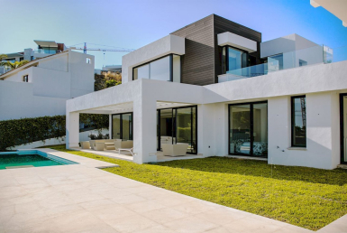 Villa in stile contemporaneo con un terreno di 1.248 m2 a Marbella