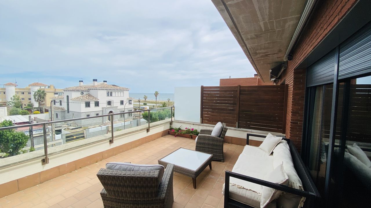 Residenza di 300 m2 sul lungomare di Castelldefels, Costa Garraf