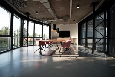 Edificio commerciale redditizio nella periferia di Barcellona