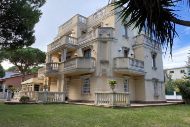 Casa familiare a pochi passi dal mare in zona La Pineda, Castelldefels