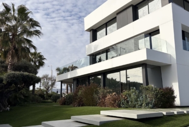 Villa di design sul lungomare nella prestigiosa zona di Gava Mar