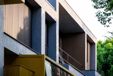 Intero edificio nel quartiere Navas di Barcellona